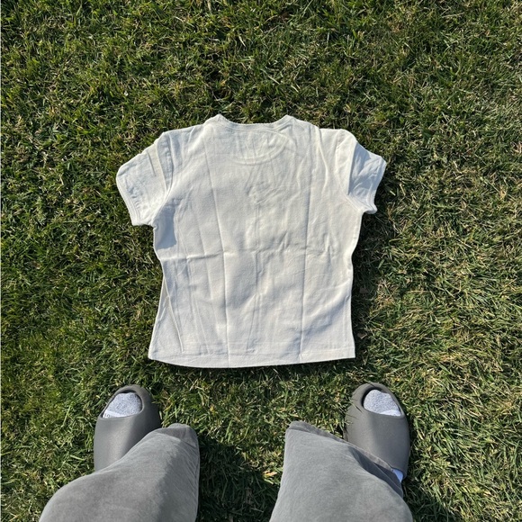 Y2K Women's Guess Jeans Tee NWOT - Picture 2 of 3